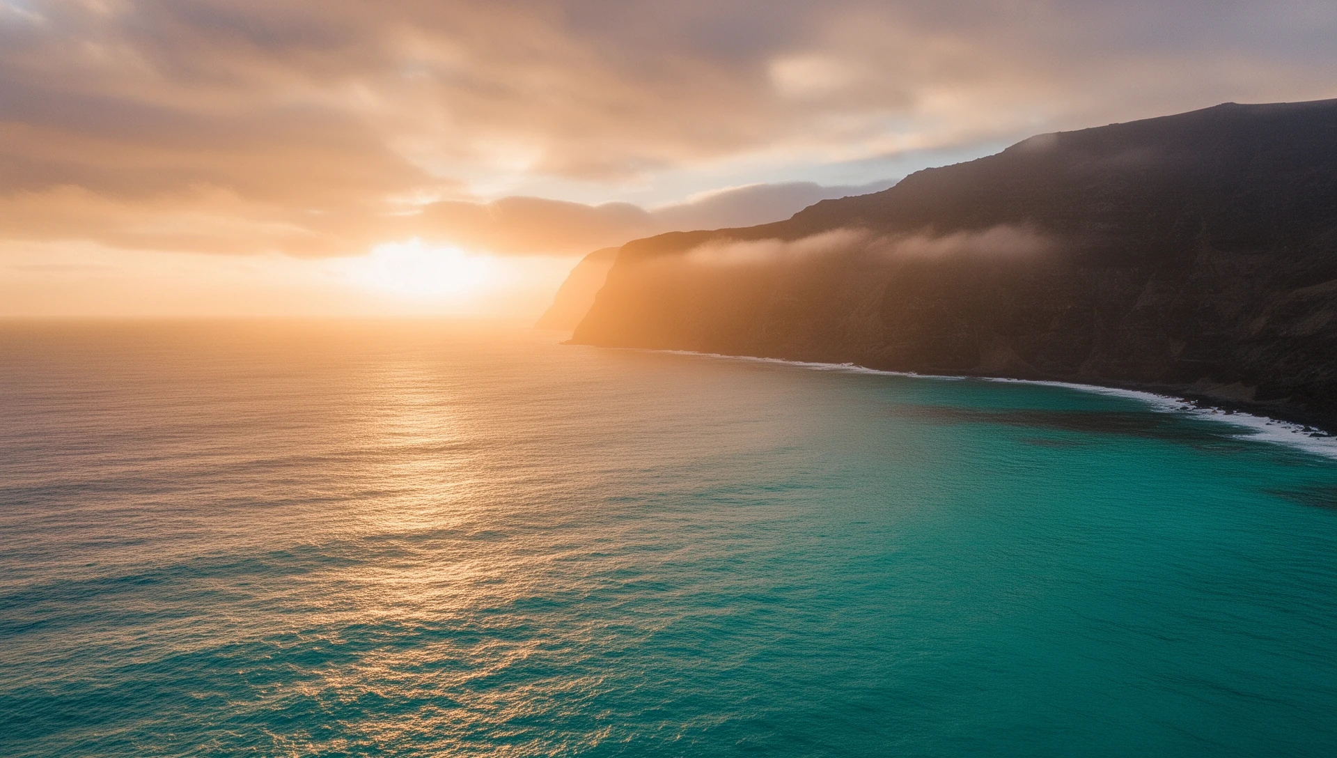海沿いの朝焼け